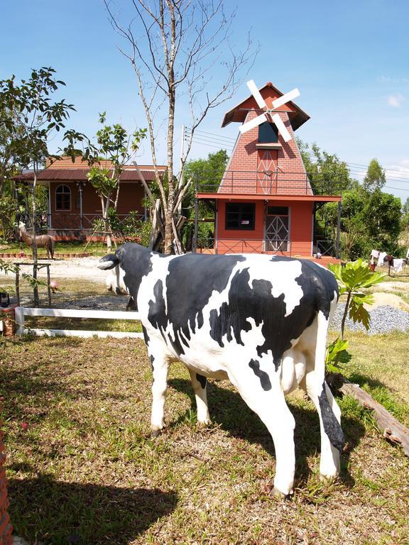 Cowboy Farm Resort Pattaya Ban Huai Yai Exterior photo