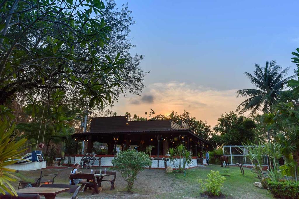 Cowboy Farm Resort Pattaya Ban Huai Yai Exterior photo