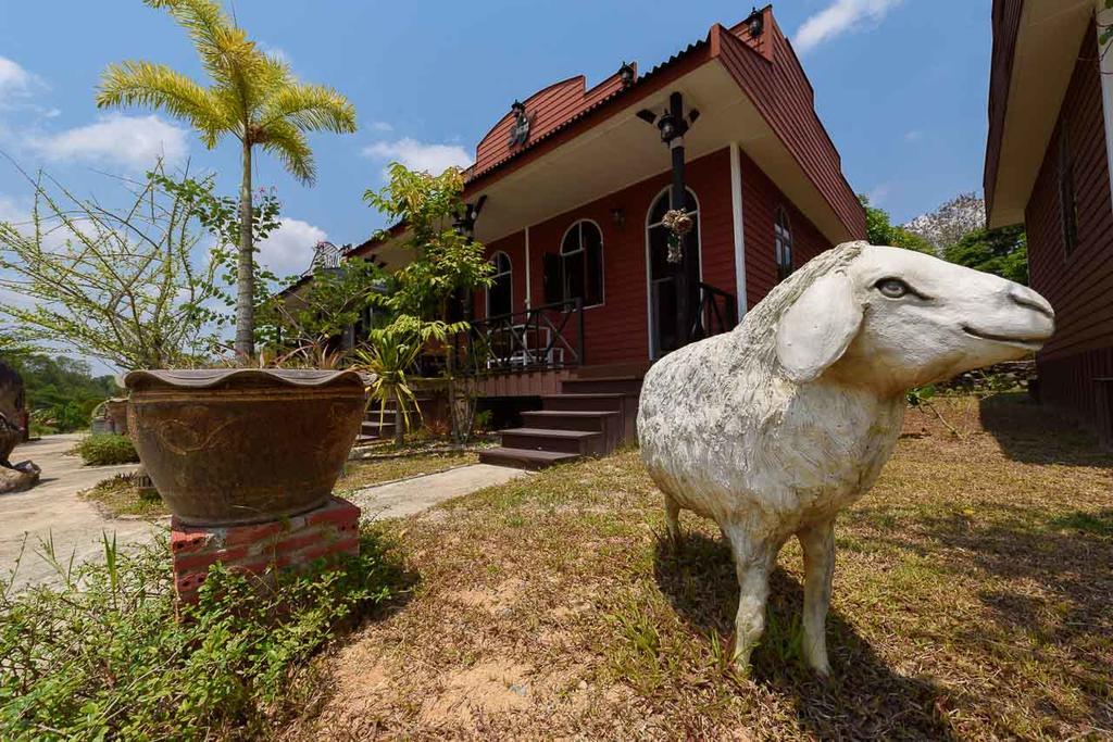 Cowboy Farm Resort Pattaya Ban Huai Yai Exterior photo