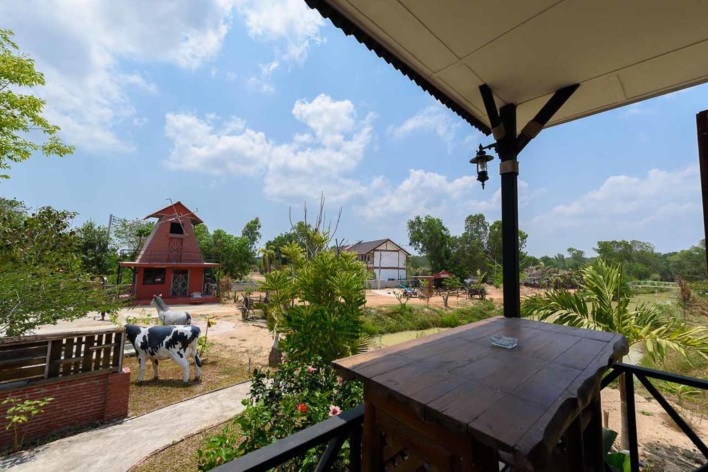 Cowboy Farm Resort Pattaya Ban Huai Yai Exterior photo